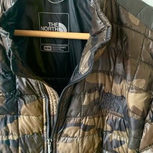 North Face Camouflage Coat - LIKE NEW